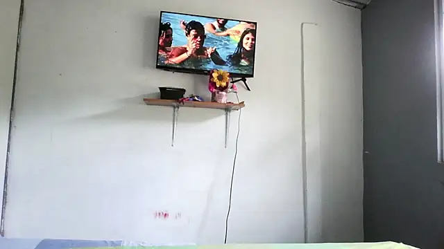 linzeysmith4 online show from 05-13-26, 07:32