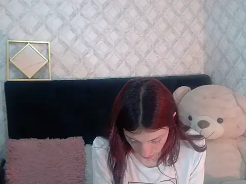 Snapshot of Emma-Wilson chatting on 09-25-25, 05:13 Emma-Wilson online show from 09-25-25, 05:13