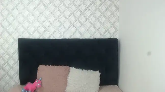 Snapshot of Emma-Wilson chatting on 02-19-25, 06:43 Emma-Wilson online show from 02-19-25, 06:43