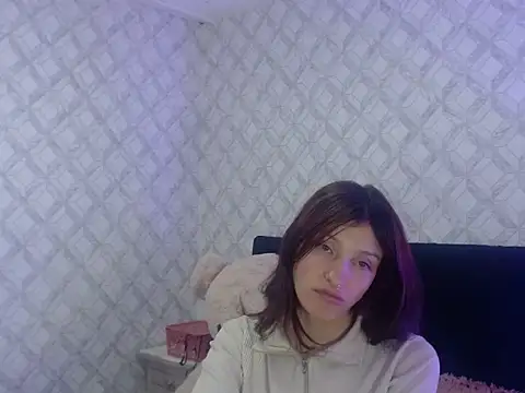 Snapshot of Emma-Wilson chatting on 10-15-25, 05:17 Emma-Wilson online show from 10-15-25, 05:17