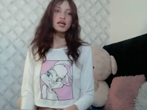 Snapshot of Emma-Wilson chatting on 10-23-25, 06:23 Emma-Wilson online show from 10-23-25, 06:23