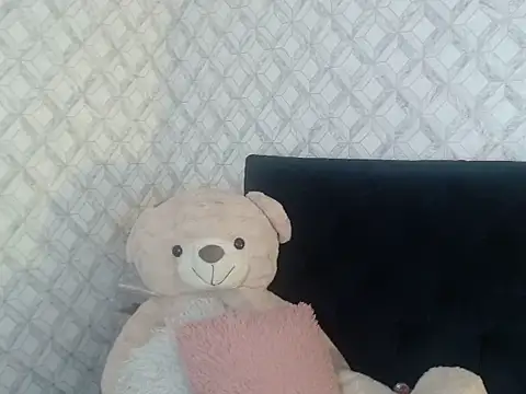 Snapshot of Emma-Wilson chatting on 10-15-25, 05:21 Emma-Wilson online show from 10-15-25, 05:21