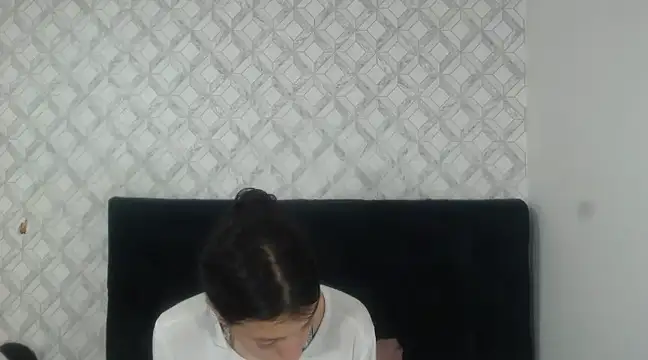 Snapshot of Emma-Wilson chatting on 02-25-25, 09:26 Emma-Wilson online show from 02-25-25, 09:26