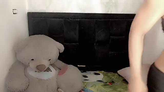 Michell Queen online show from 10-18-25, 06:04