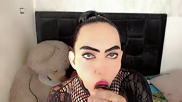 Michell Queen online show from 12-22-25, 06:57