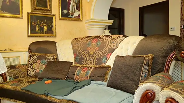 TUNDEROSE1 online show from 10-23-25, 04:11