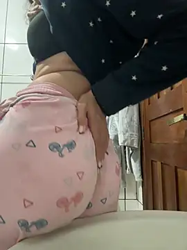Snapshot of Nicoliee chatting on 07-18-26, 01:36 Nicoliee online show from 07-18-26, 01:36