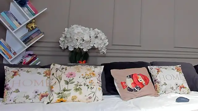 Deliciouslips online show from 11-04-25, 02:10