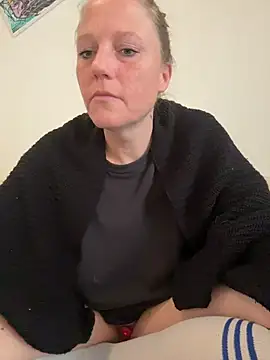 Snapshot of MoniqueLaFee chatting on 04-19-26, 08:04 MoniqueLaFee online show from 04-19-26, 08:04
