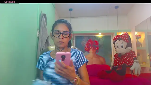 Snapshot of lorenapinto chatting on 05-29-26, 03:23 lorenapinto online show from 05-29-26, 03:23
