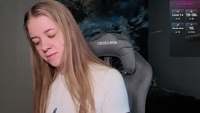 Snapshot of candy_maggie chatting on 12-14-25, 09:26 candy maggie online show from 12-14-25, 09:26