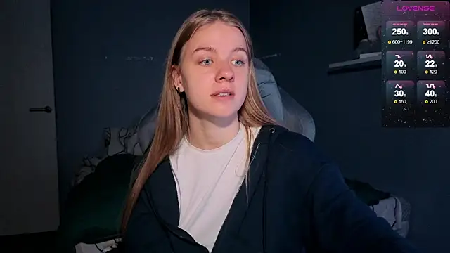 Snapshot of candy_maggie chatting on 10-23-25, 05:00 candy maggie online show from 10-23-25, 05:00