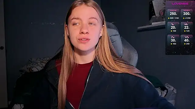 Snapshot of candy_maggie chatting on 10-24-25, 06:07 candy maggie online show from 10-24-25, 06:07