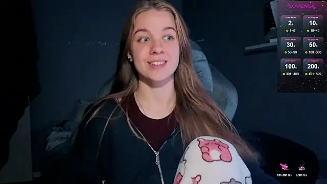 Snapshot of candy_maggie chatting on 11-01-25, 06:57 candy maggie online show from 11-01-25, 06:57