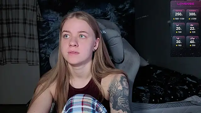 Snapshot of candy_maggie chatting on 12-19-25, 07:38 candy maggie online show from 12-19-25, 07:38