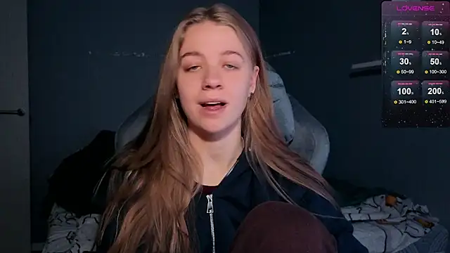 Snapshot of candy_maggie chatting on 10-21-25, 02:27 candy maggie online show from 10-21-25, 02:27