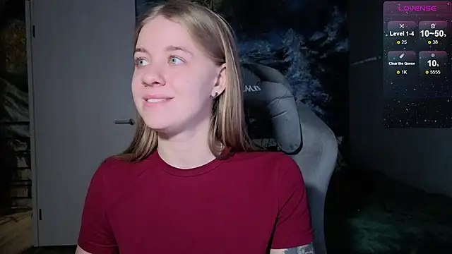 Snapshot of candy_maggie chatting on 12-20-25, 08:01 candy maggie online show from 12-20-25, 08:01