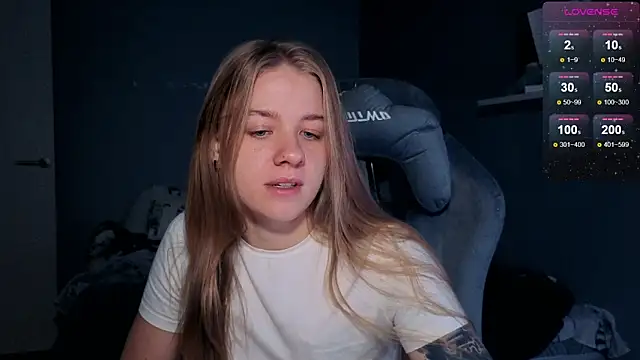 Snapshot of candy_maggie chatting on 11-12-25, 04:00 candy maggie online show from 11-12-25, 04:00