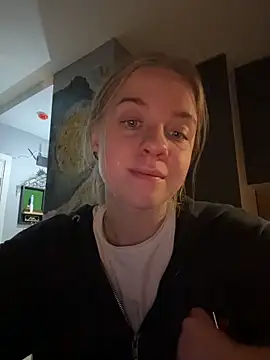 Snapshot of candy_maggie chatting on 11-15-25, 05:39 candy maggie online show from 11-15-25, 05:39