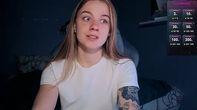 Snapshot of candy_maggie chatting on 10-28-25, 06:18 candy maggie online show from 10-28-25, 06:18