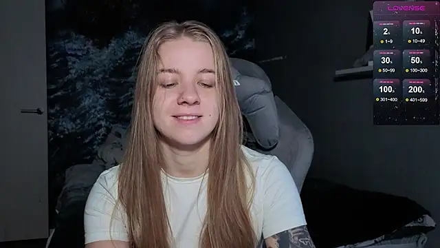 Snapshot of candy_maggie chatting on 12-15-25, 05:19 candy maggie online show from 12-15-25, 05:19