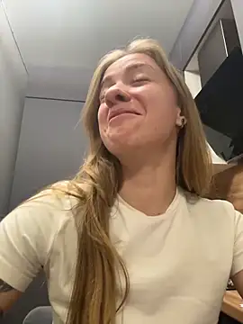 Snapshot of candy_maggie chatting on 11-22-25, 02:16 candy maggie online show from 11-22-25, 02:16