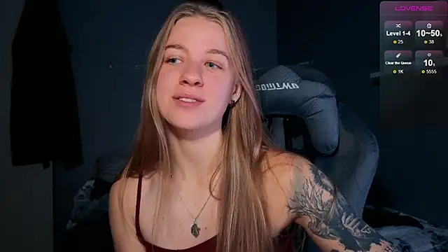 Snapshot of candy_maggie chatting on 10-15-25, 09:12 candy maggie online show from 10-15-25, 09:12