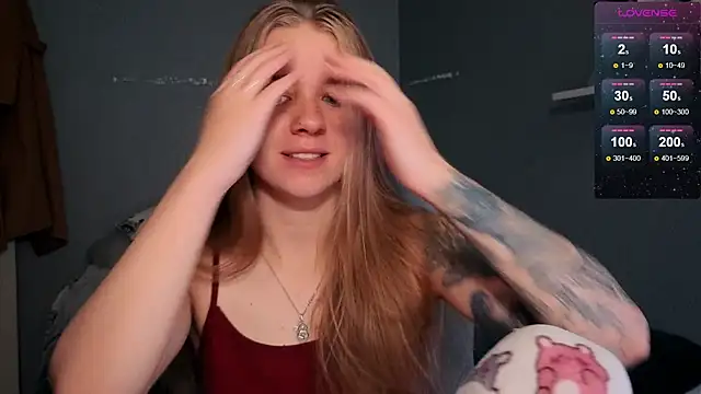 Snapshot of candy_maggie chatting on 10-16-25, 09:28 candy maggie online show from 10-16-25, 09:28