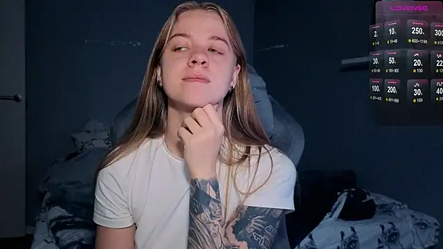 Snapshot of candy_maggie chatting on 11-13-25, 05:06 candy maggie online show from 11-13-25, 05:06