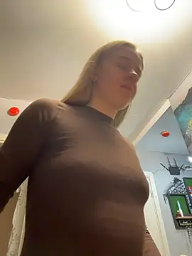 Snapshot of candy_maggie chatting on 11-16-25, 07:40 candy maggie online show from 11-16-25, 07:40