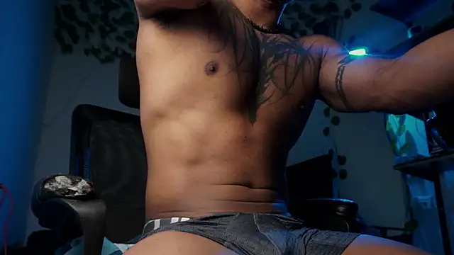 Snapshot of Young_laroi chatting on 02-27-26, 05:18 Young laroi online show from 02-27-26, 05:18