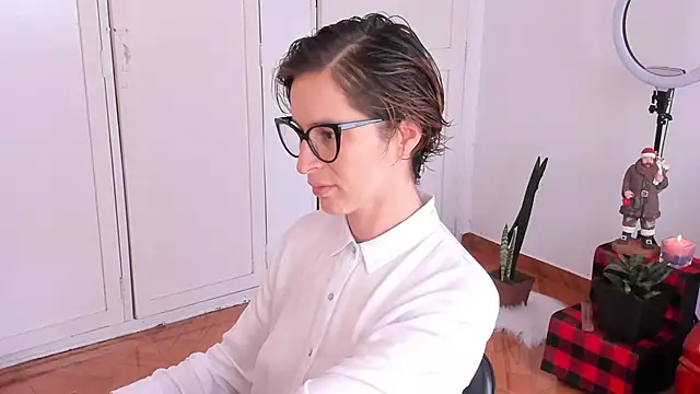 cuddlingbunny online show from 11-30-25, 02:51