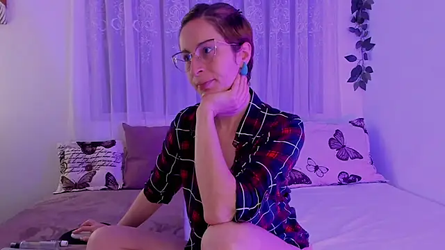 Snapshot of cuddlingbunny chatting on 01-10-25, 05:24 cuddlingbunny online show from 01-10-25, 05:24