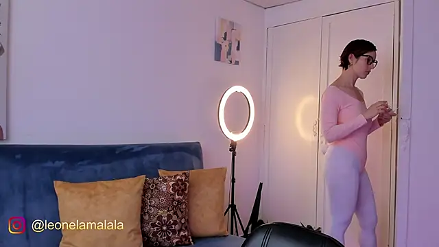 cuddlingbunny online show from 10-24-25, 04:39