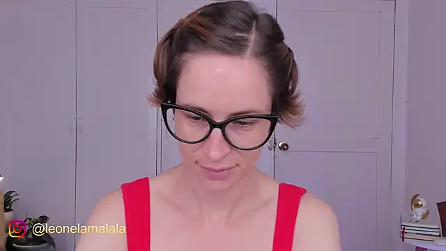 Snapshot of cuddlingbunny chatting on 10-14-25, 05:46 cuddlingbunny online show from 10-14-25, 05:46