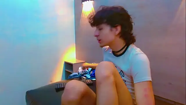 Sr BonnyEthan online show from 12-20-25, 01:58