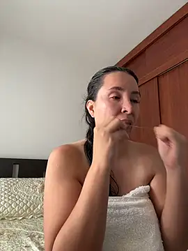 emely sexx20 online show from 03-25-26, 05:23