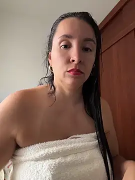 Snapshot of emely_sexx20 chatting on 05-17-26, 04:40 emely sexx20 online show from 05-17-26, 04:40
