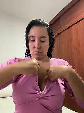 Snapshot of emely_sexx20 chatting on 05-06-26, 10:25 emely sexx20 online show from 05-06-26, 10:25