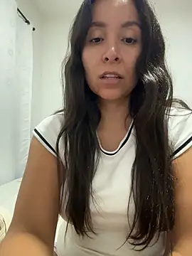 Snapshot of emely_sexx20 chatting on 05-03-26, 01:00 emely sexx20 online show from 05-03-26, 01:00