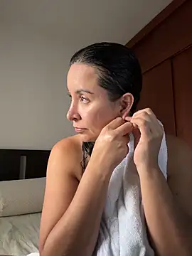 Snapshot of emely_sexx20 chatting on 04-23-26, 10:00 emely sexx20 online show from 04-23-26, 10:00