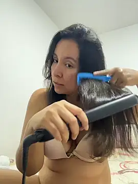 Snapshot of emely_sexx20 chatting on 06-28-26, 01:45 emely sexx20 online show from 06-28-26, 01:45