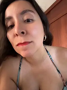 Snapshot of emely_sexx20 chatting on 05-15-26, 08:29 emely sexx20 online show from 05-15-26, 08:29