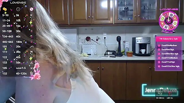 Snapshot of JennaDeluxe chatting on 05-13-26, 07:26 JennaDeluxe online show from 05-13-26, 07:26