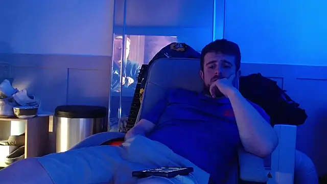 Snapshot of maxy49 chatting on 11-09-25, 08:46 maxy49 online show from 11-09-25, 08:46