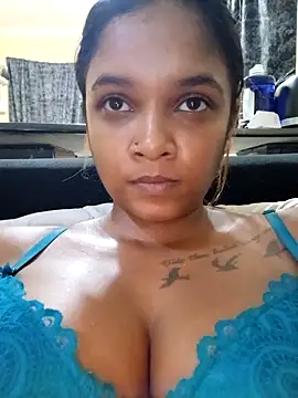 Indianqueen03 online show from 11-13-25, 08:46