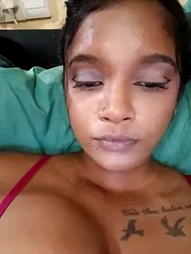 Indianqueen03 online show from 05-17-26, 06:41