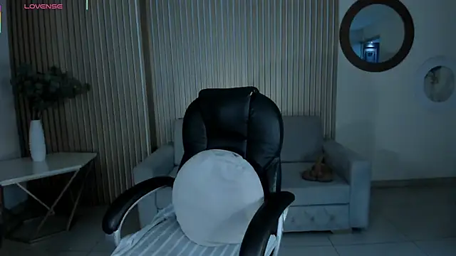 AlessaRomero online show from 12-05-25, 07:45