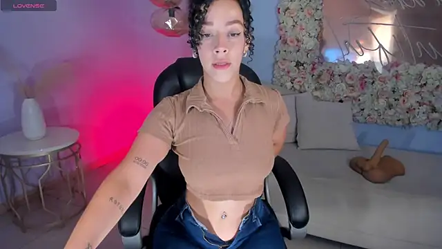 Snapshot of AlessaRomero chatting on 02-23-26, 07:58 AlessaRomero online show from 02-23-26, 07:58