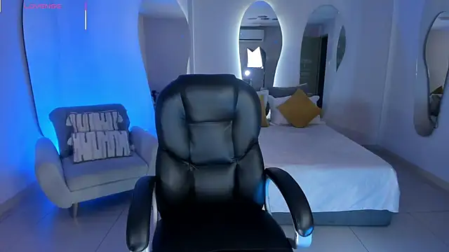 AlessaRomero online show from 12-21-25, 05:36